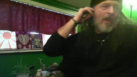 hippiedad333 online show from March 28, 2026, 11:15 pm