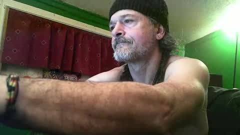 hippiedad333 online show from April 9, 2026, 2:22 am