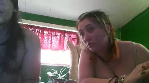 hippiedad333 online show from May 9, 2026, 5:51 pm