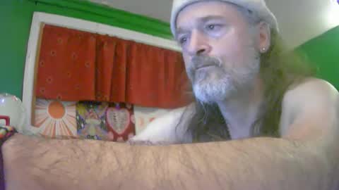 hippiedad333 online show from June 3, 2026, 2:25 am