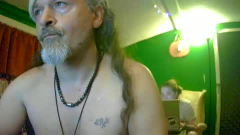 hippiedad333 online show from June 9, 2026, 1:17 am