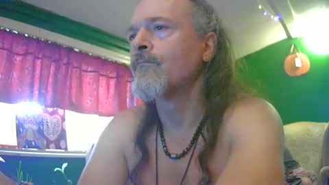 hippiedad333 online show from June 10, 2026, 4:39 pm