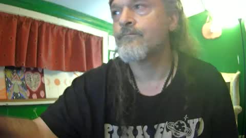 hippiedad333 online show from June 15, 2026, 2:03 am