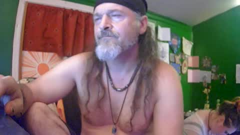 hippiedad333 online show from July 10, 2026, 2:49 am