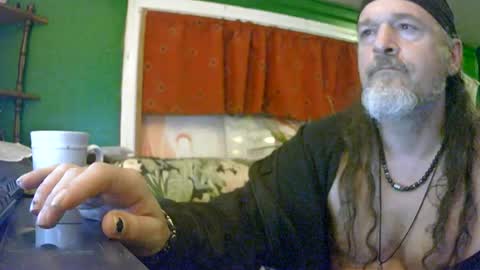 hippiedad333 online show from July 11, 2026, 6:05 am