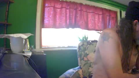 hippiedad333 online show from July 12, 2026, 11:29 pm
