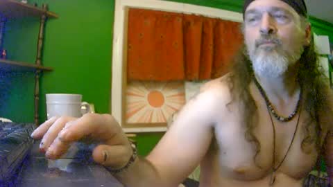 hippiedad333 online show from July 14, 2026, 4:06 am