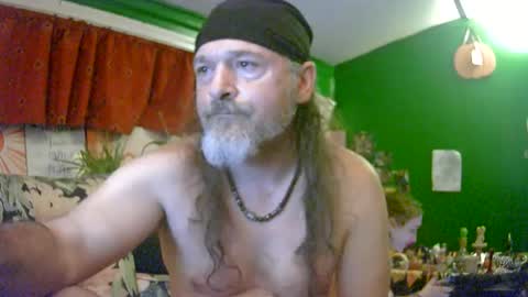 hippiedad333 online show from July 17, 2026, 2:07 am