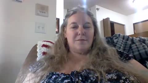 Snapshot of hippysnewhere chatting on May 16, 2026, 11:14 pm hippysnewhere online show from May 16, 2026, 11:14 pm