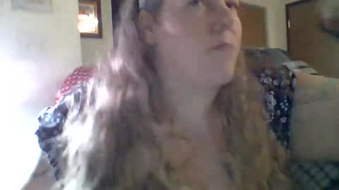 Snapshot of hippysnewhere chatting on June 7, 2026, 10:46 pm hippysnewhere online show from June 7, 2026, 10:46 pm