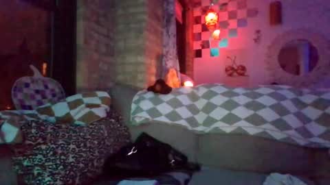 hknox714 online show from November 16, 2025, 2:28 am