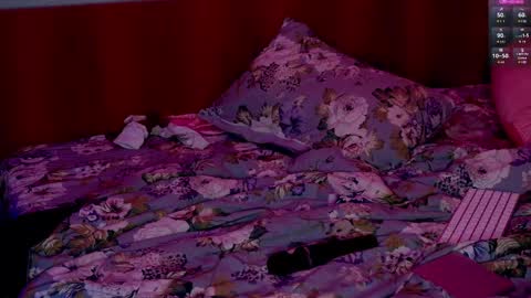 Holly online show from March 9, 2025, 8:21 pm