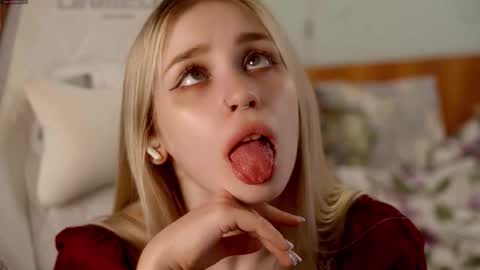 Holly online show from March 21, 2026, 9:07 pm