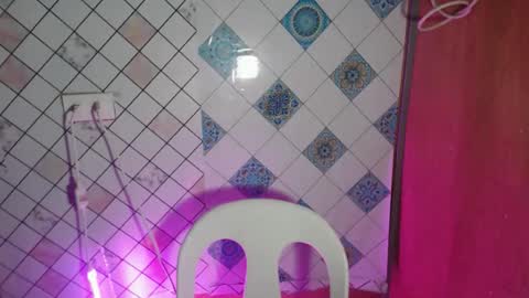 Snapshot of hoelylaylia chatting on February 19, 2026, 11:12 pm Laylia3 online show from February 19, 2026, 11:12 pm