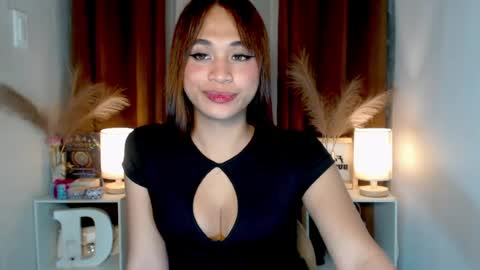hoelymarie online show from July 28, 2026, 7:39 pm