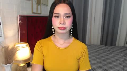 hoelymolly online show from April 8, 2026, 6:19 pm