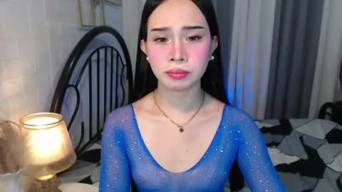 hoelymolly online show from May 14, 2026, 5:58 am