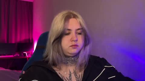 Snapshot of hoffmanite chatting on April 5, 2026, 2:09 am hoffmanite online show from April 5, 2026, 2:09 am