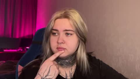 Snapshot of hoffmanite chatting on April 6, 2026, 4:57 am hoffmanite online show from April 6, 2026, 4:57 am