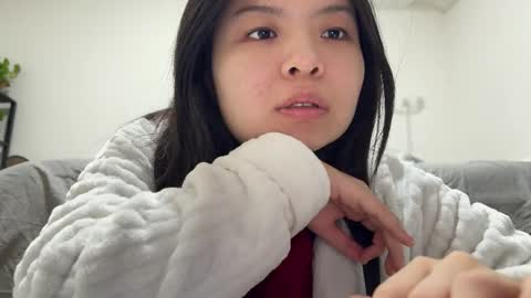 Snapshot of hola_sunflower chatting on November 19, 2025, 1:44 pm amy online show from November 19, 2025, 1:44 pm