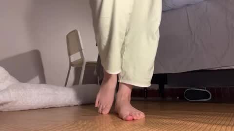 Snapshot of hola_sunflower chatting on December 14, 2025, 2:44 pm amy online show from December 14, 2025, 2:44 pm