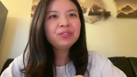 Snapshot of hola_sunflower chatting on June 6, 2026, 1:27 pm amy online show from June 6, 2026, 1:27 pm