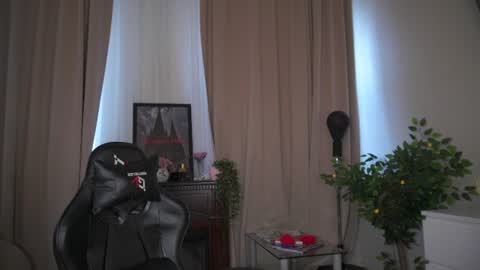 Moni Monica online show from July 25, 2026, 8:01 am