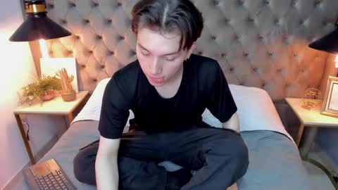 Snapshot of hollannd_ chatting on June 3, 2026, 1:03 pm Holland online show from June 3, 2026, 1:03 pm