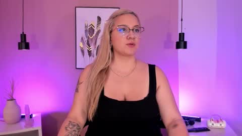 Snapshot of hollie_joliie chatting on September 20, 2025, 11:33 am Hollie online show from September 20, 2025, 11:33 am