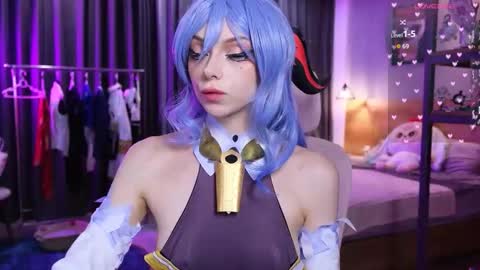 Holli online show from February 21, 2026, 10:49 am