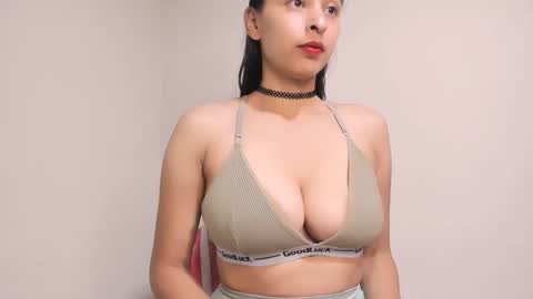 Snapshot of holly0550 chatting on May 15, 2026, 4:47 pm holly... online show from May 15, 2026, 4:47 pm