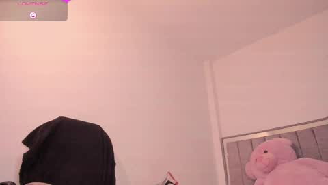 holly_16 online show from March 26, 2026, 7:52 pm