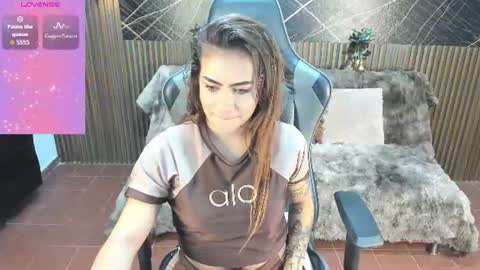 Holly 22 online show from July 21, 2026, 11:34 am