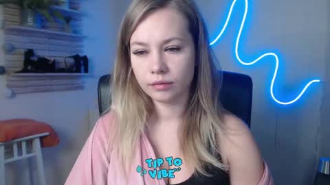 Holly online show from December 19, 2024, 8:34 pm