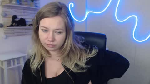 Holly online show from February 5, 2025, 6:13 am