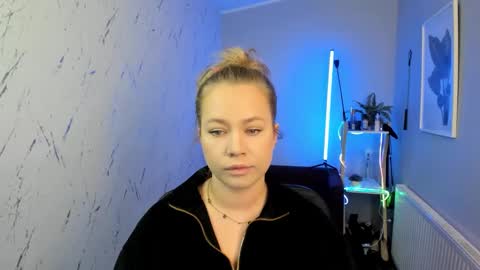 Holly online show from October 1, 2025, 5:19 pm