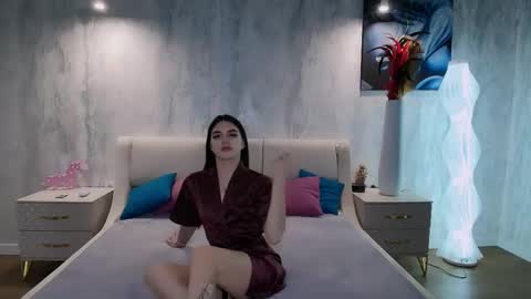 Holly online show from April 21, 2026, 8:20 am