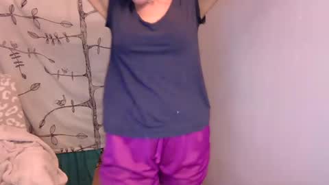 holly_bourbon online show from September 17, 2025, 1:29 am