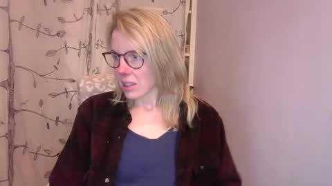 holly_bourbon online show from November 14, 2025, 1:59 am