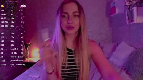 holly_molly8 online show from March 6, 2025, 8:59 pm