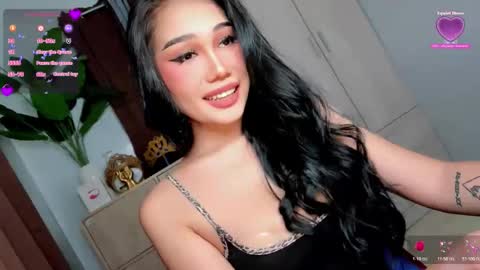 Snapshot of holly_preciousxx chatting on May 25, 2026, 11:33 pm Hi Im Precious online show from May 25, 2026, 11:33 pm