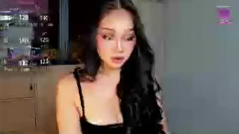 Snapshot of holly_preciousxx chatting on June 28, 2026, 1:11 am Hi Im Precious online show from June 28, 2026, 1:11 am