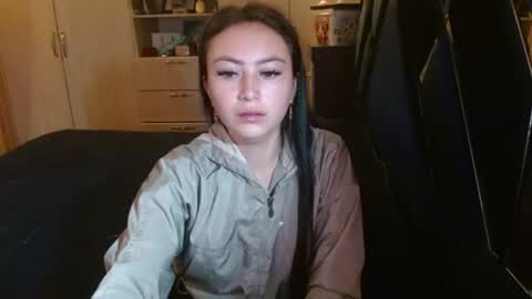 Holly online show from June 25, 2026, 2:33 am