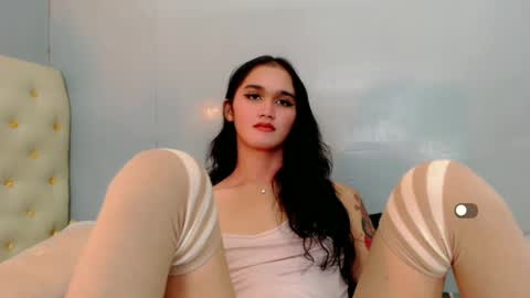 Snapshot of holly_sunshine69 chatting on December 26, 2024, 1:10 pm Apple online show from December 26, 2024, 1:10 pm