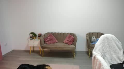 holly_wood18 online show from June 26, 2026, 8:08 am