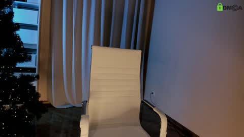 hollyextra online show from December 23, 2024, 2:13 am