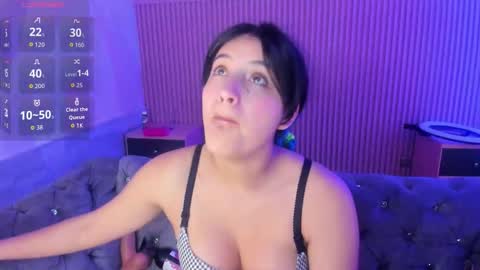 Holly online show from November 5, 2025, 7:58 pm