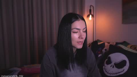 Snapshot of hollylinder_ chatting on June 11, 2026, 1:05 am Holly Linder online show from June 11, 2026, 1:05 am