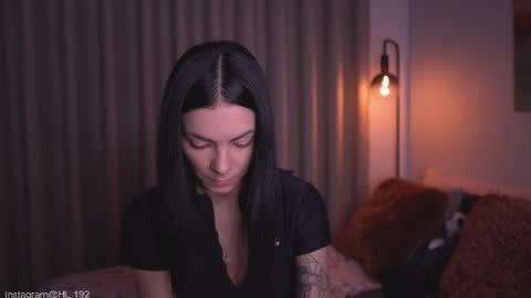 Snapshot of hollylinder_ chatting on June 25, 2026, 1:49 am Holly Linder online show from June 25, 2026, 1:49 am
