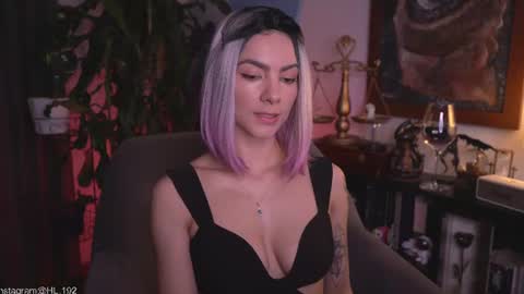 Snapshot of hollylinder_ chatting on July 23, 2026, 2:20 am Holly Linder online show from July 23, 2026, 2:20 am